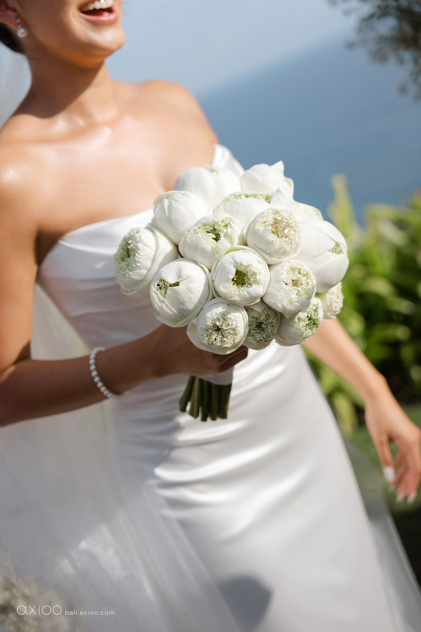 Axioo: In the Spur of the Moment